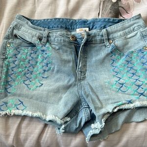 Torrid Shorts size 10 with fish scale design